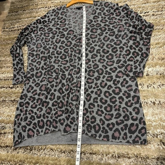 Torrid 4X Slub Boyfriend Cardigan Grey Pink Leopard Button-Front Sweater - Picture 10 of 11